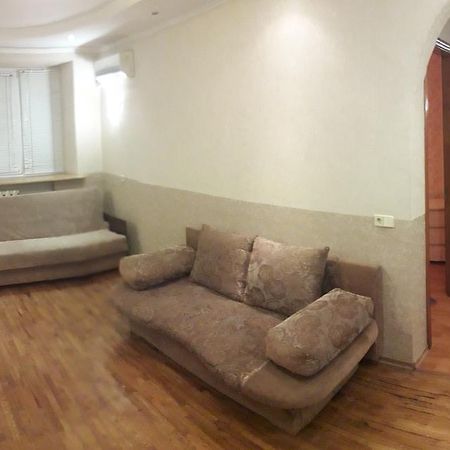 Appartment Near M. 23 Serpnya Kharkiv Extérieur photo