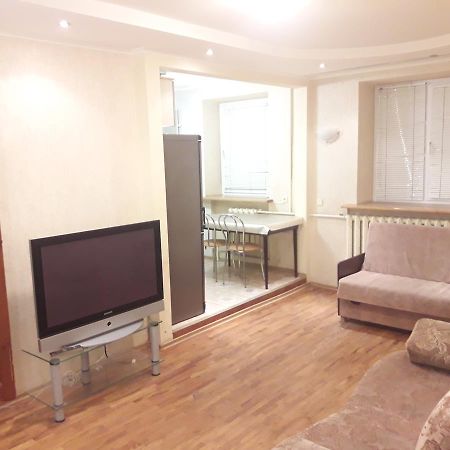 Appartment Near M. 23 Serpnya Kharkiv Extérieur photo