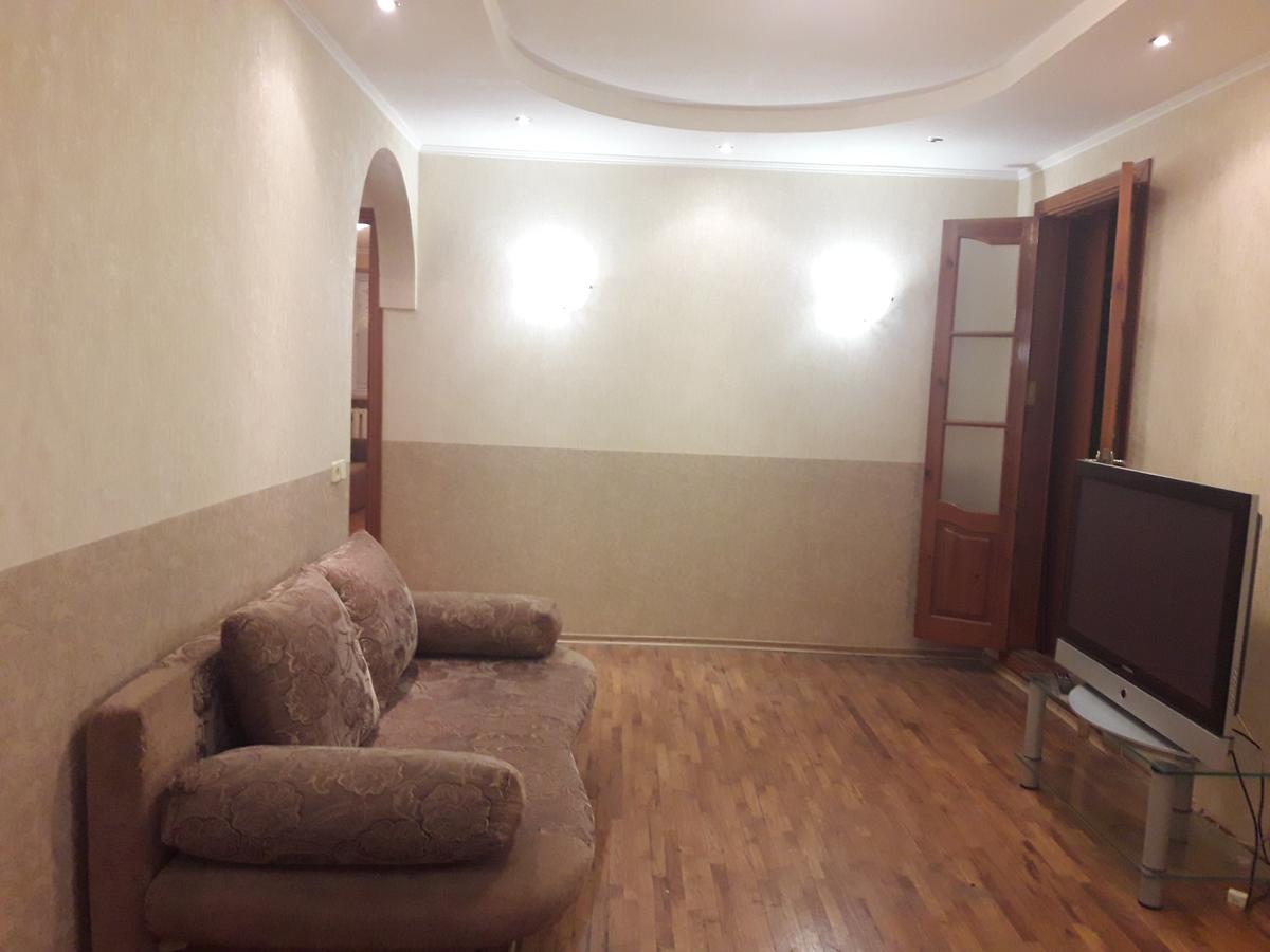Appartment Near M. 23 Serpnya Kharkiv Extérieur photo