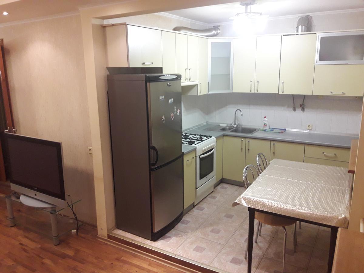 Appartment Near M. 23 Serpnya Kharkiv Extérieur photo