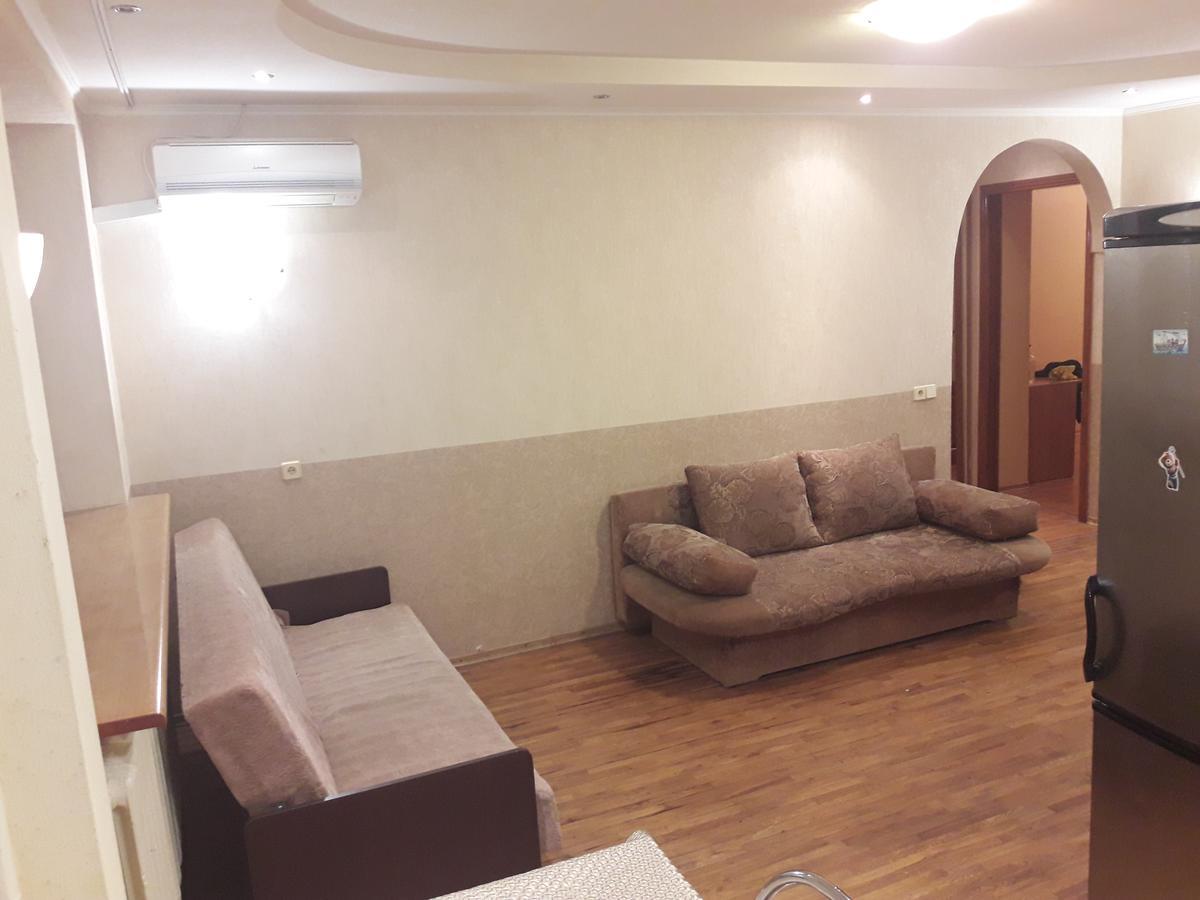 Appartment Near M. 23 Serpnya Kharkiv Extérieur photo