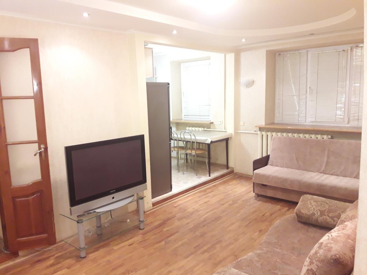 Appartment Near M. 23 Serpnya Kharkiv Extérieur photo